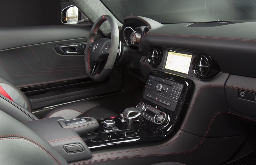  Mercedes-Benz SLS AMG GT 2013 года  (фото 63 из 110)